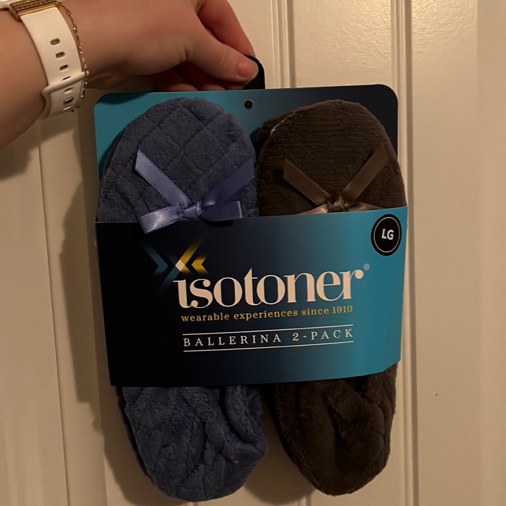 Isotoner 2pk slippers
